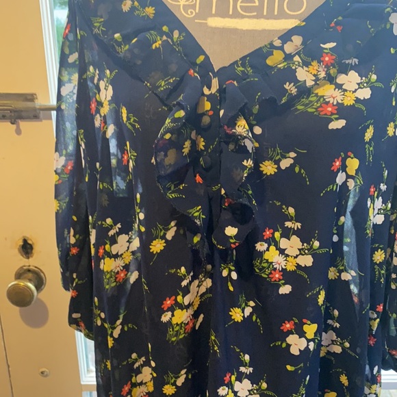 🌺Torrid Blue Floral sheer blouse🌺 - Picture 4 of 10